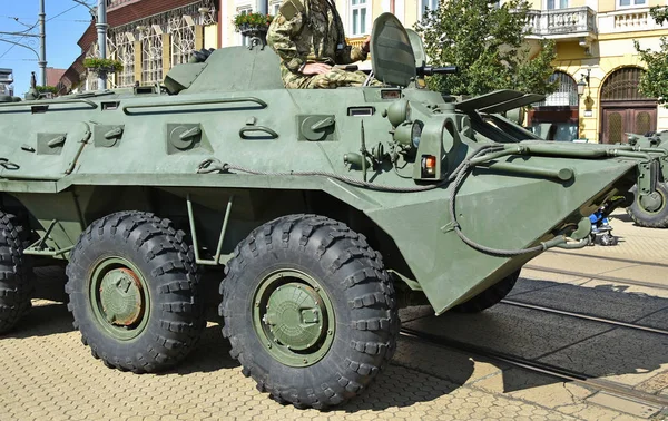 Gepanzertes Militärfahrzeug Auf Der Straße — Stockfoto
