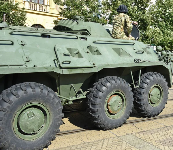 Gepanzertes Militärfahrzeug Auf Der Straße — Stockfoto