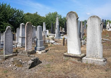 Yahudi cemeter içinde mezar taşları