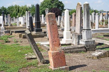 Yahudi cemeter içinde mezar taşları
