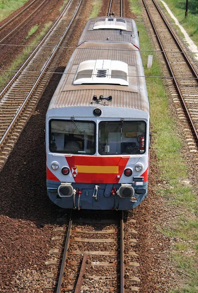 Kleiner Zug Auf Dem Bahngleis — Stockfoto