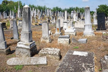 Yahudi cemeter içinde mezar taşları