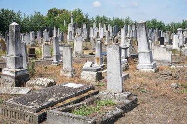 Yahudi cemeter içinde mezar taşları