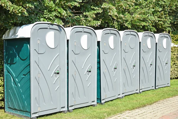 Tragbare Toiletten Auf Der Straße — Stockfoto