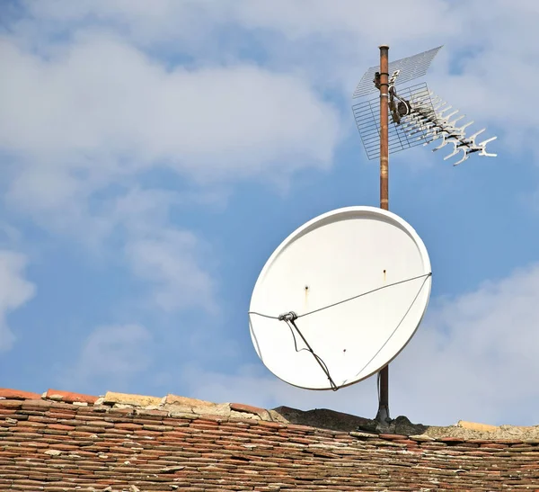 Antennason Techo Una Casa — Foto de Stock