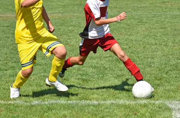 Dzieci Gry Piłkę Nożną — Zdjęcie stockowe