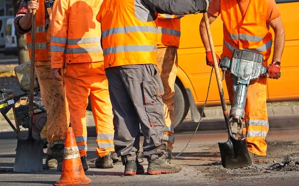 Los Hombres Están Trabajando Construcción Carreteras — Foto de Stock