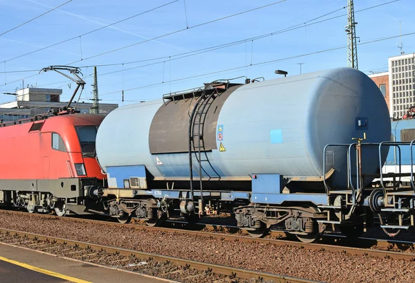 Güterzug Mit Öltransporterwagen — Stockfoto