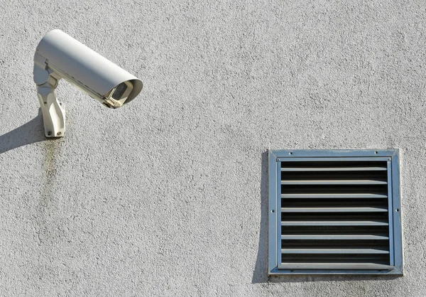 Überwachungskamera Der Wand Neben Einem Waggon — Stockfoto