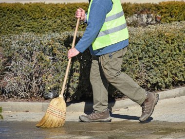 Yolda işyerinde sokak süpürge