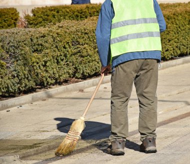 Yolda işyerinde sokak süpürge