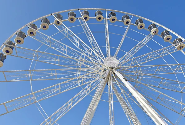 Large ferris wheel against sky — Stock Photo, Image