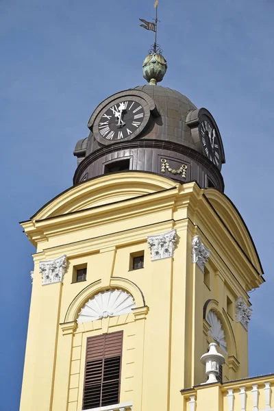 Torre da Grande Igreja na cidade de Debrecen, Hungria — Fotografia de Stock