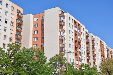 Şehirdeki en yüksek apartman.