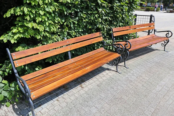 Bench in the city park — Stock Photo, Image