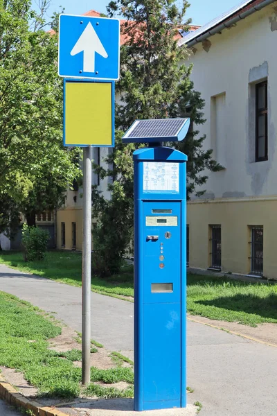 Parkscheinautomaten auf der Straße — Stockfoto