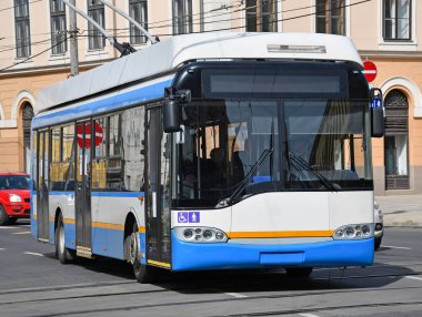 Şehrin sokakta tramvay otobüs