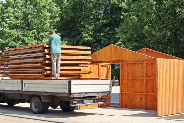 Mobil rumah panel kayu siap untuk membangun bersama-sama — Stok Foto