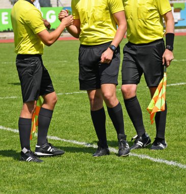 Futbol hakem maçtan önce