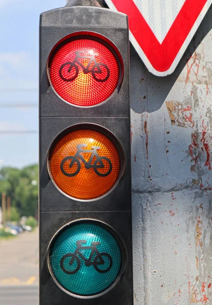 Verkeerslichten bij de kruising van de fietsroute — Stockfoto