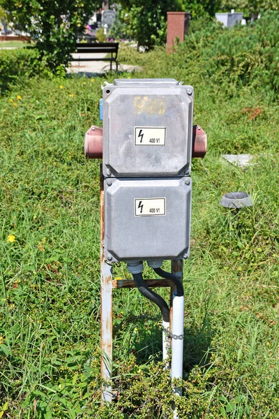 公园室外电动变压器 — 图库照片