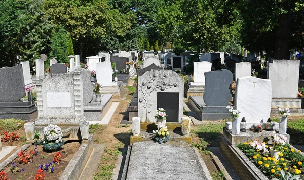 Tombstones in the public cemetery — Stock Photo, Image