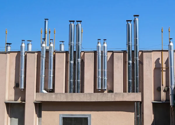 Pile di fumo dell'edificio della panetteria — Foto Stock