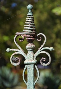 Eski bir metal çit in süsü