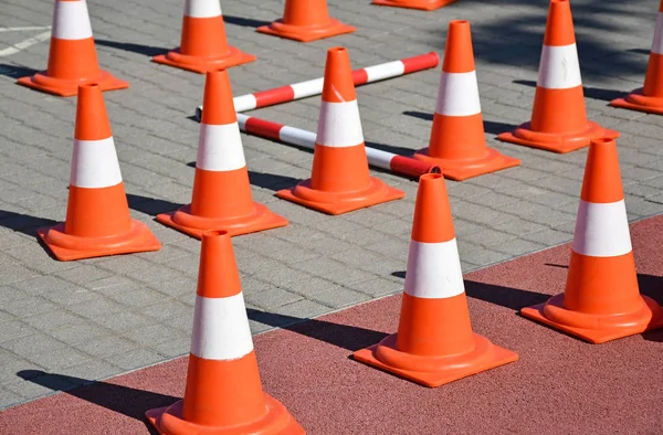 Coni di traffico sulla strada — Foto Stock