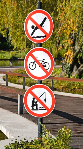 Prohibited signs next to a path in the woods — Stock Photo, Image