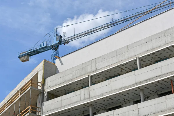 Guindaste Torre Construção Prédio Apartamentos — Fotografia de Stock