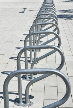 Sokaktaki et deposu.