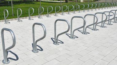 Sokaktaki et deposu.