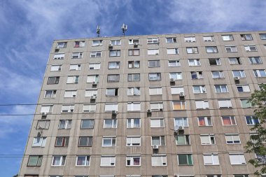 Macaristan 'ın Debrecen şehrinde eski bir apartman dairesi.