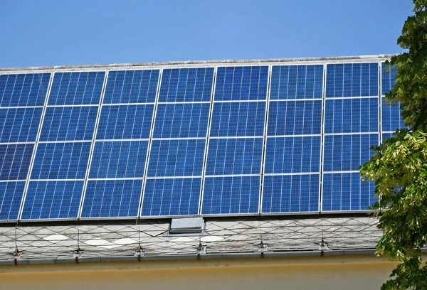 Solární Panely Střeše Budovy — Stock fotografie