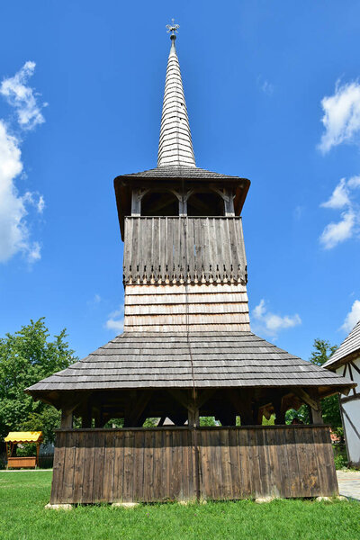 Старая деревянная башня в деревне
