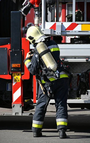 Feuerwehrmann Brandort — Stockfoto
