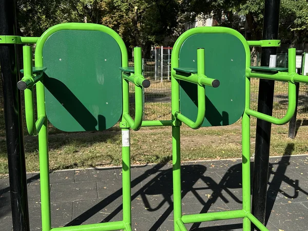 Parkın dışındaki eğitim aletleri