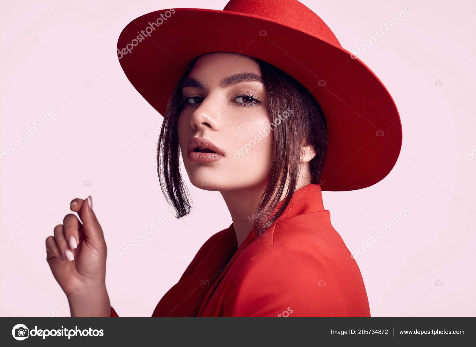 Portrait Elegant Beautiful Woman Red Fashionable Suit Wide Hat Isolated —  Stock Photo © alexvolot #205734872