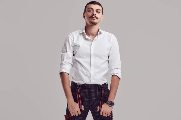 Porträt Eines Hübschen Jungen Selbstbewussten Arabischen Hipsters Mit Schickem Schnurrbart — Stockfoto