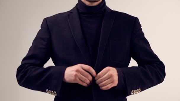 Retrato Moda Homem Elegante Bonito Com Cabelo Encaracolado Vestindo Terno — Vídeo de Stock