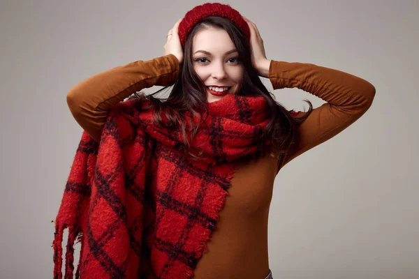 Portrait Mode Belle Femme Brune Pull Chapeau Rouge Avec Grande — Photo