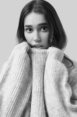 Kazaklı studio poz güzel esmer kadın