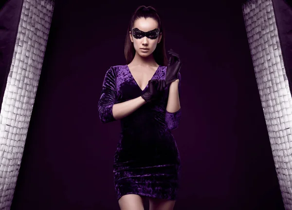 Portrait Charming Elegant Brunette Woman Beautiful Purple Dress Sequins Mask — Stock Photo, Image