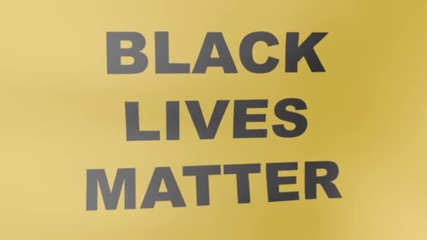 Sárga Zászló Felirattal Black Lives Matter Zászló Szélben Fejlődik Tiltakozások — Stock videók