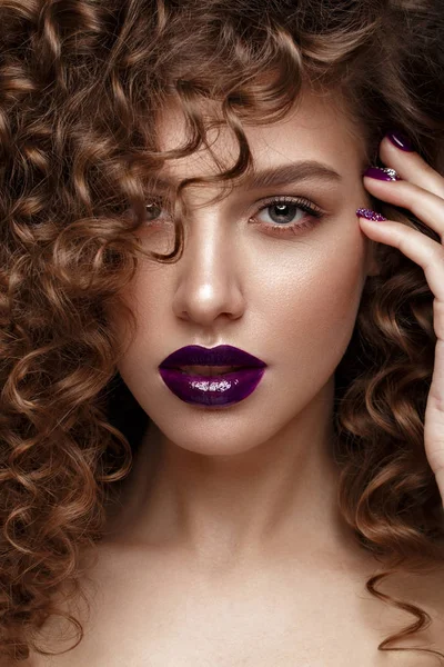 Beautiful girl with evening make-up, purple lips, curls and design manicure nails. beauty face. — Stock Photo, Image