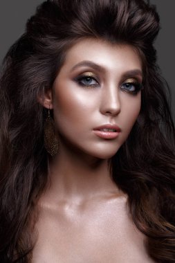 Renk ile güzel kız makyaj.