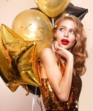 Şık abiye şenlikli balonlu güzel genç kız. Güzellik.