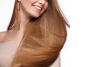 Klasik makyaj mükemmel pürüzsüz bir saçlı güzel sarışın kız. Güzellik