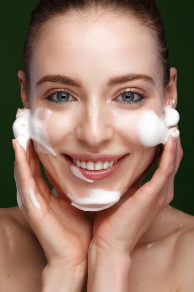 Beautiful young girl with facial wash on the skin. Beauty face. — Stock Photo, Image